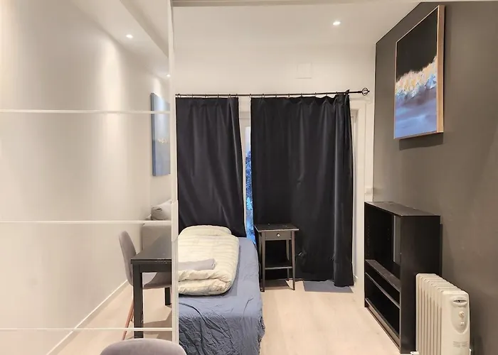 P1-central-cosy Flat Globetrotters-2rooms